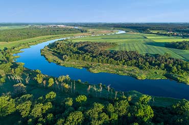 Zdjęcie z lotu ptaka - Drone X Vision - Przepiękny krajobraz z rzeką Odra