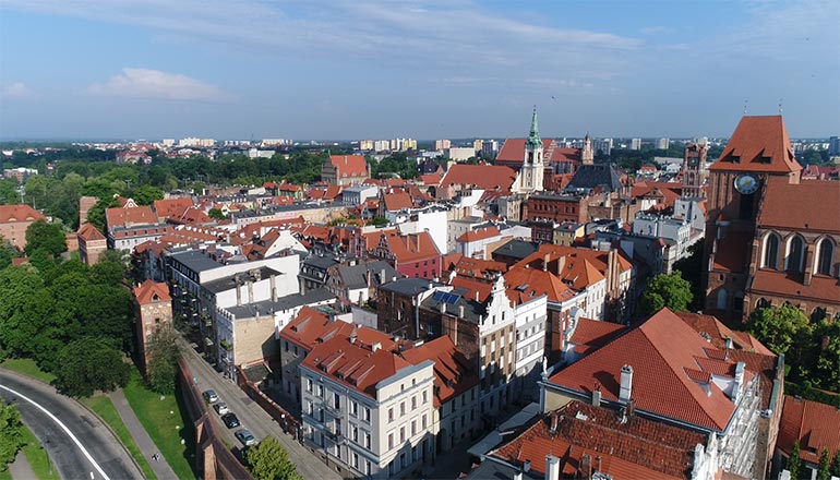 Ujęcia z drona na sprzedaż - Miasto Toruń, Stary Rynek i rzeka Wisła
