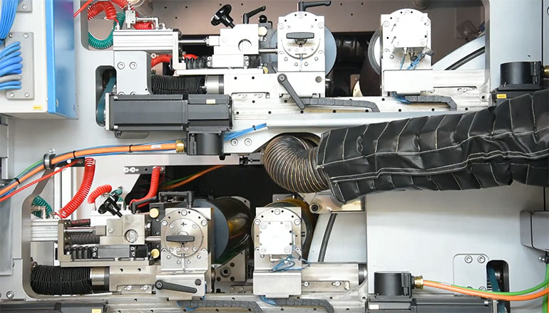 Technologia Print Tronic w filmie z fabryki maszyn drukujących w Tavazzano koło Mediolanu we Włoszech