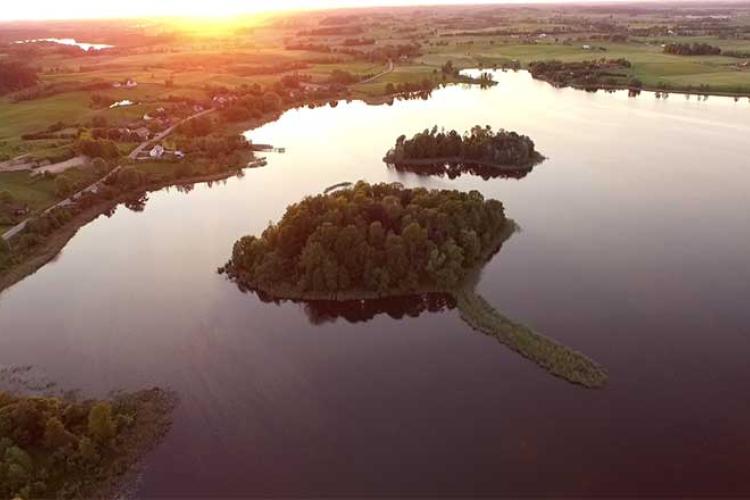 Drone X Vision - Ujęcia stockowe z drona - Stock Videos from drone - Jeziora mazurskie o zachodzie słońca