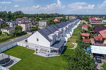 Zdjęcia z drona - fotografia segmentów domków na sprzedaż