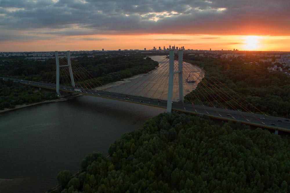 Zdjęcie z lotu ptaka - Drone X Vision - Zachód słońca i most Siekierkowski w Warszawie