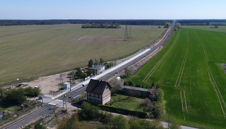 Ujęcia z powietrza na sprzedaż - peron w Chróstniku