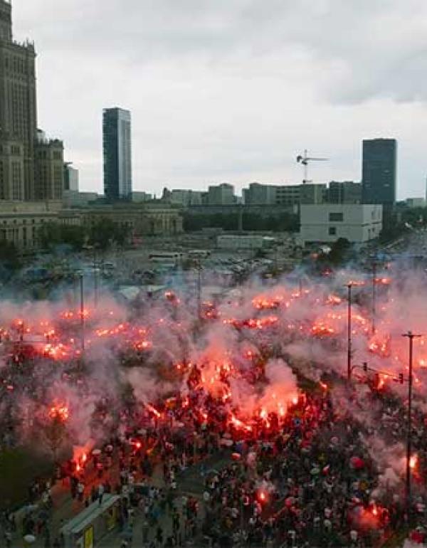 Film pokazujący akcję reklamową godziny W - Powstanie Warszawskie