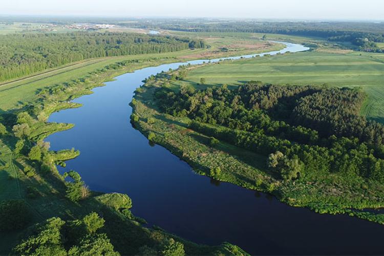 Ujęcia i filmy stokowe z drona - Polskie rzeki - Odra, Wisła, Warta i Wkra