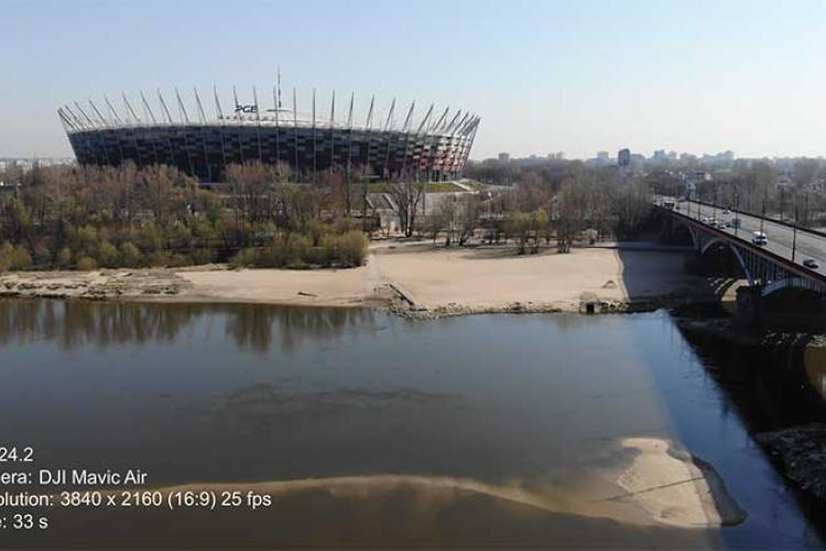 Drone X Vision - Ujęcia stockowe z drona - Plaża, Stadion Narodowy i Most Piłsudskiego