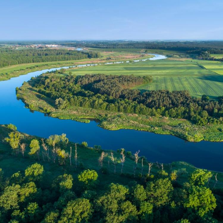 Zdjęcie z lotu ptaka - Drone X Vision - Przepiękny krajobraz z rzeką Odra